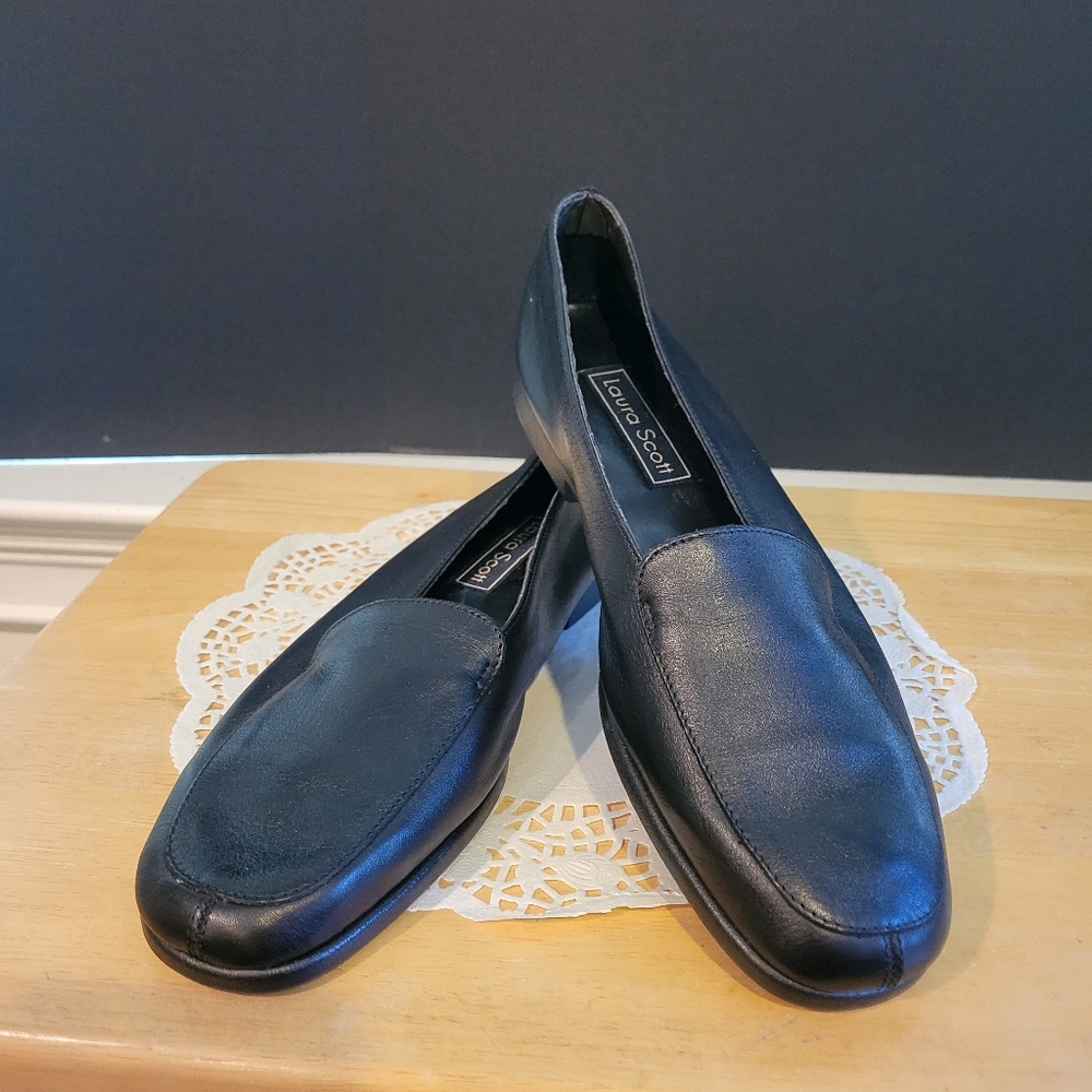 Women's Size 11B Black Flats Casual Comfort Grasshoppers by Laura Scott